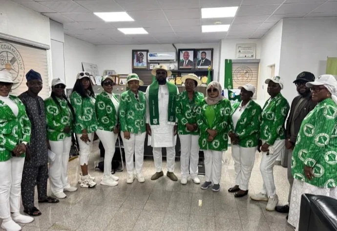 The Energy Commission of Nigeria (ECN), Director-General, Dr Mustapha Abdullahi and Ladies Golf Association of Nigeria (LGAN) President, Dr Lami Onayi Ahmed (middle), and her delegation during a courtesy visit to the Commission’s headquarters in Abuja on Friday. (PhotoCredit:NAN)