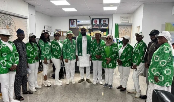 The Energy Commission of Nigeria (ECN), Director-General, Dr Mustapha Abdullahi and Ladies Golf Association of Nigeria (LGAN) President, Dr Lami Onayi Ahmed (middle), and her delegation during a courtesy visit to the Commission’s headquarters in Abuja on Friday. (PhotoCredit:NAN)