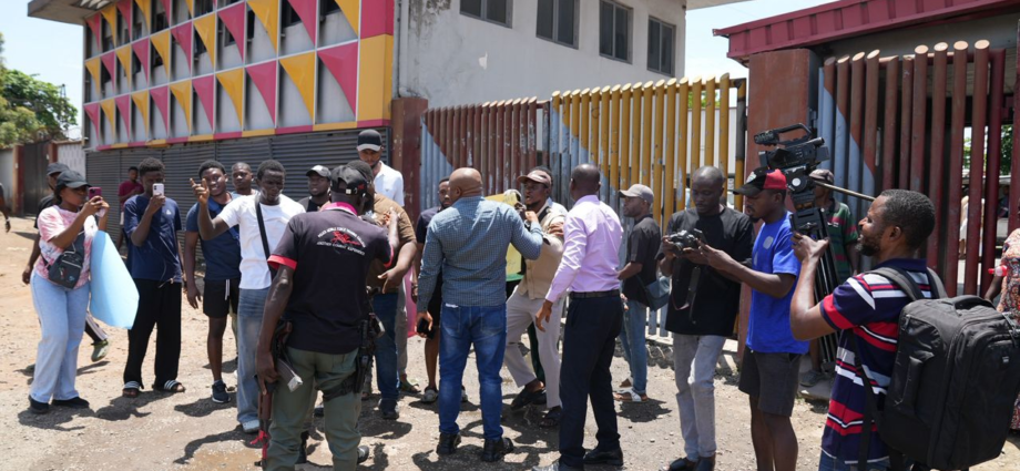 Peaceful protesters at Ikeja Electric (IE) office in Lagos
