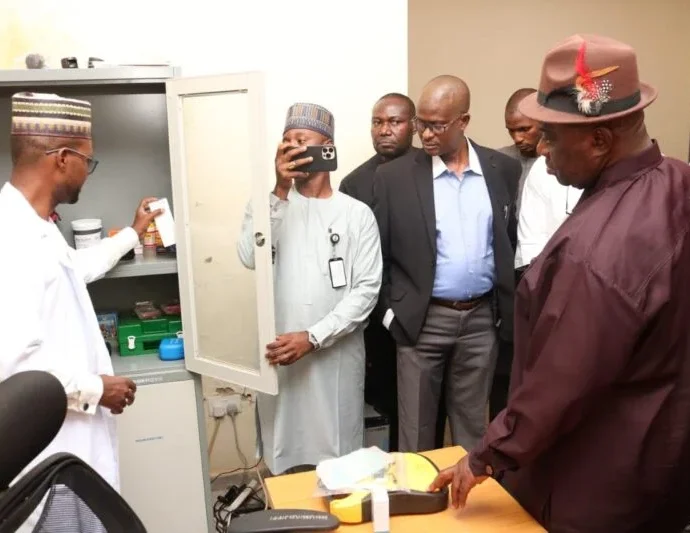 Head of the University clinic, Dr Hassan Mohammed, showing NOUN VC, Prof. Uduma Uduma and other management staff some of the equipment at the facility.