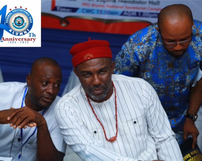 Nze Henry Nnebe, National President, Federal Polytechnic Oko Alumni Association, flanked by members of his executive