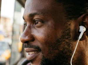 Audiologist warns against excessive earphone use