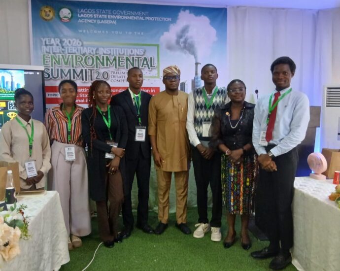 Cross section of winners with the Directors of LASEPA and PGM&I