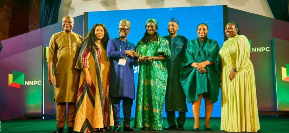 Joseph Mordi, General Manager, Wells & Geoscience Operations, Shell Nigeria Exploration and Production Company Limited (SNEPCo), alongside other Shell leaders, receives an award from the Special Adviser to the President on Energy, Olu Verheijen, during the NNPC Awards Night and Dinner at the 2026 Nigeria Oil and Gas (NOG) Conference and Exhibition in Abuja.