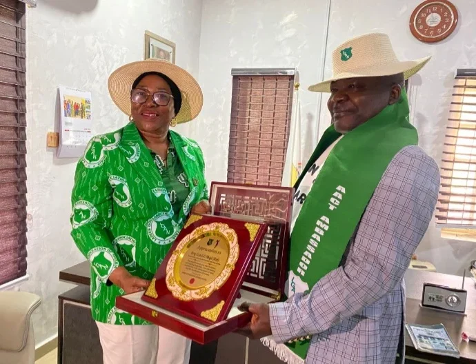 LGAN President Dr Lami Ahmed presenting an award of excellence to Brig. Gen G.G. Shipi (Rtd),the Special Adviser on Security and Homeland Safety to the Plateau State Governor, Caleb Mutfwang and Coordinator of Operation Rainbow, during a courtesy visit by the LGAN delegation to his office in Jos.(PhotoCredit:NAN)