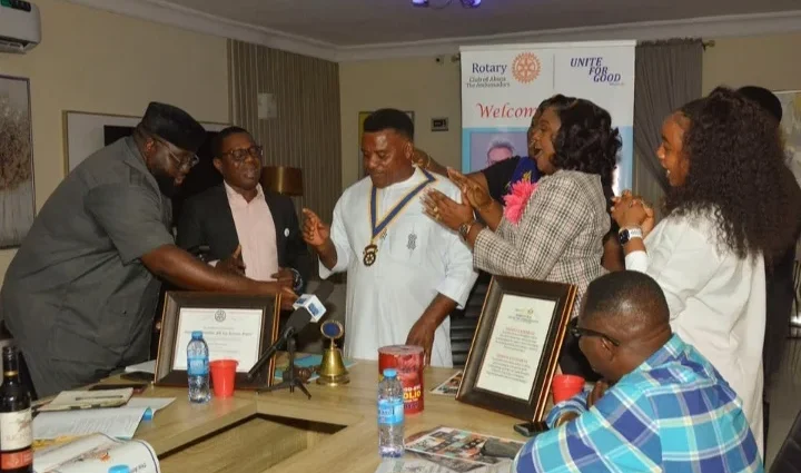 Outgoing president of Rotary Club of Abuja, The Ambassadors, Nelly Williams, handing over the symbol of leadership to Prince Herberts, at a ceremony in Abuja.(PhotoCredit:NAN)
