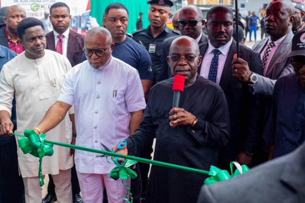Abia Gov. Dr Alex OttI, with Mr Ismaeel Ahmed, Executive Chairman, Pi-CNG and other dignitaries at the inauguration of 20 additional electric buses by Abia government.