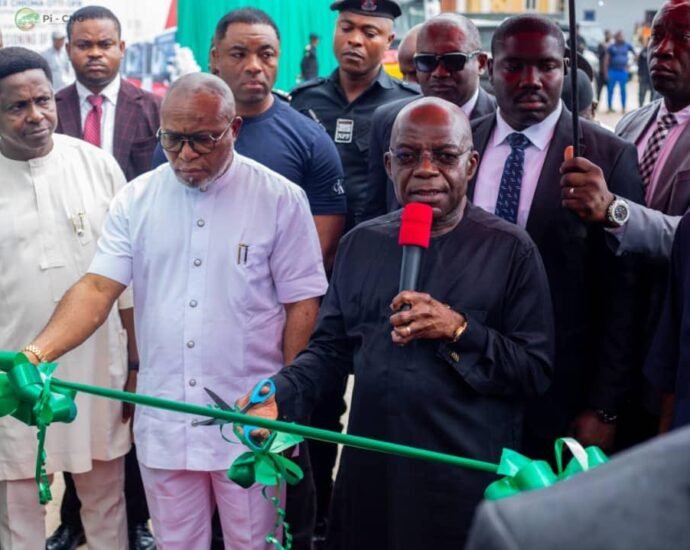 Abia Gov. Dr Alex OttI, with Mr Ismaeel Ahmed, Executive Chairman, Pi-CNG and other dignitaries at the inauguration of 20 additional electric buses by Abia government.