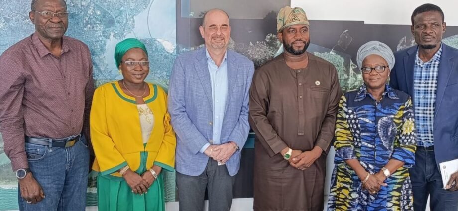 From L-R: Julius Berger Nigeria Team — Mr Gbenga Osunlana, Deputy Project Coordinator; Mrs Rasheedat Anifowoshe, Senior Liaison Officer and Mr Alexander Bauer, Regional Commercial Manager, Region West. Lagos Water Corporation Team — Mr Mukhtaar Tijani, Managing Director; Mrs Helen Taiwo, Executive Director, Operations; and Mr Bolaji Ogunlewe, Director, Distribution, during the Lagos Water Corporation farmilarisation/courtesy visit to Julius Barger Nigeria, PLC, Lagos Office.