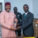 Mr Ismaeel Ahmed, Chairman and Chief Executive Officer of the Presidential Initiative on Compressed Natural Gas and Electric Vehicles (Pi-CNG/EV), receiving and award from the CNG Users Forum led by its Coordinator, Mr Felix Uzogara.