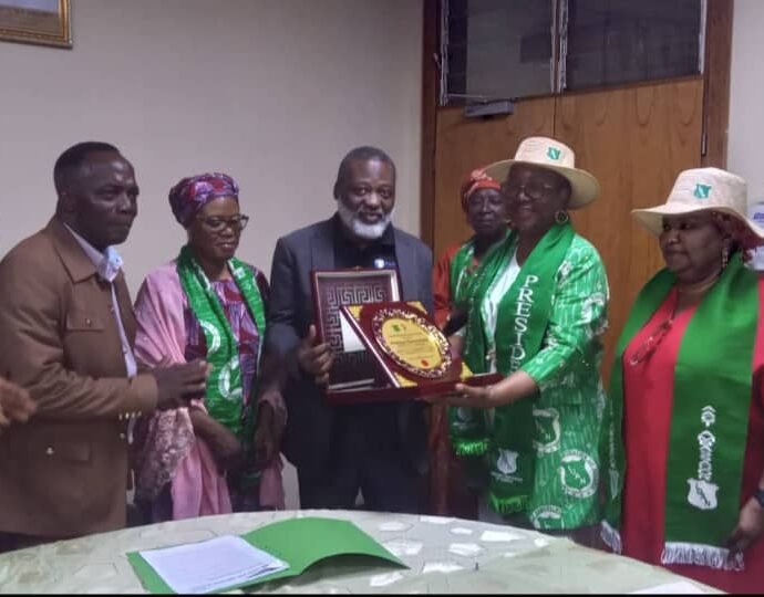 Lami Ahmed, the President, Ladies Golf Association of Nigeria (LGAN) presents an award of appreciation to Prof. Mahmud Raji, CMD of National Hospital, Abuja, represented by Dr Surajudeen Bello, the Deputy CMAC during a courtesy visit by the LGAN president and delegation to the hospital.(PhotoCredit:NAN)