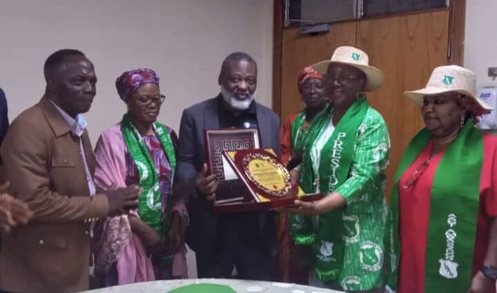 Lami Ahmed, the President, Ladies Golf Association of Nigeria (LGAN) presents an award of appreciation to Prof. Mahmud Raji, CMD of National Hospital, Abuja, represented by Dr Surajudeen Bello, the Deputy CMAC during a courtesy visit by the LGAN president and delegation to the hospital.(PhotoCredit:NAN)