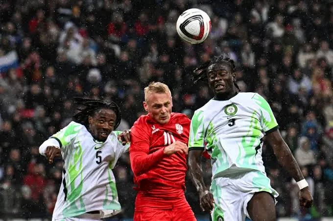 Players of the Super Eagles slugging it out with a Russian player